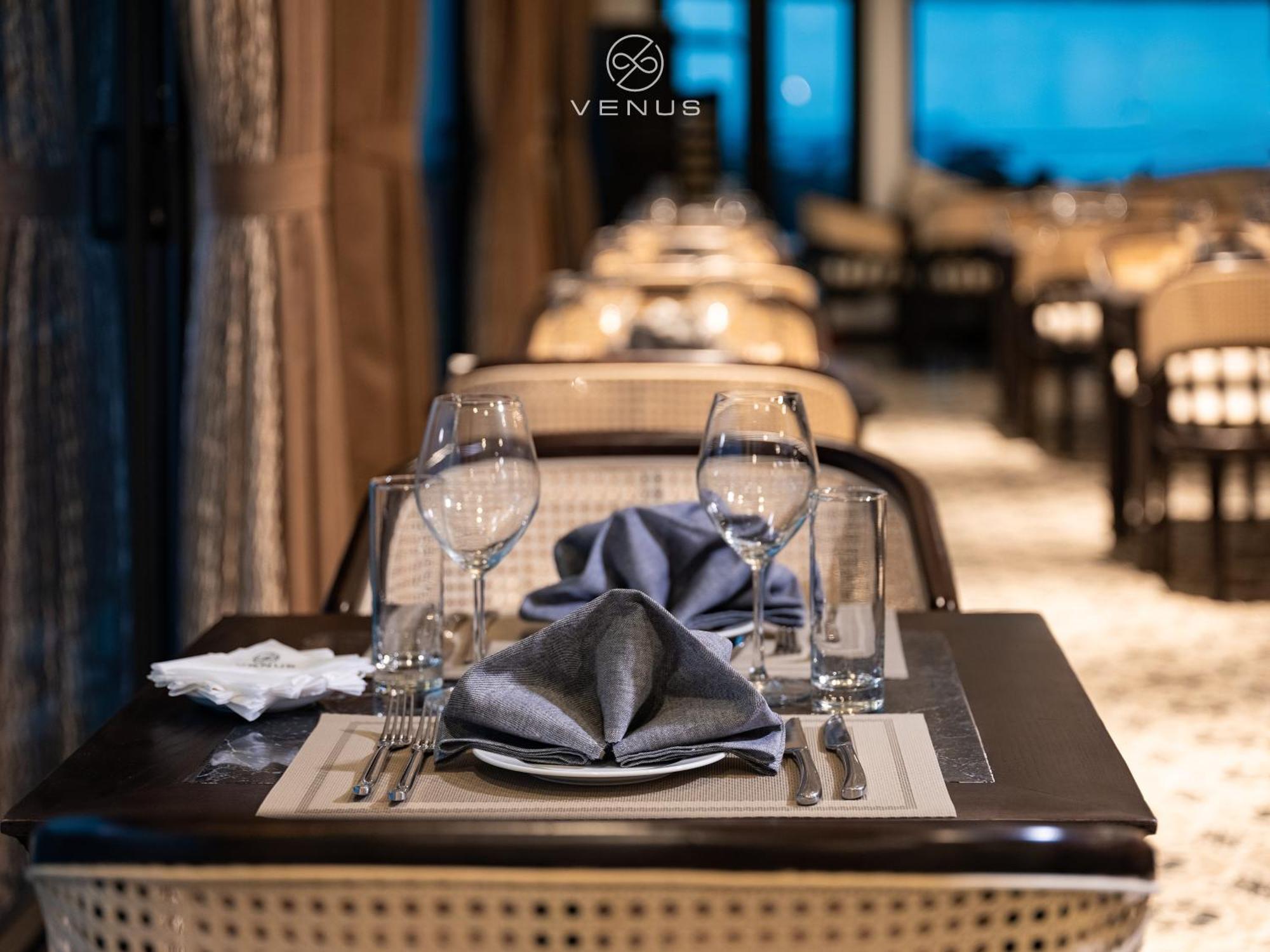 Era Halong Cruise  5*