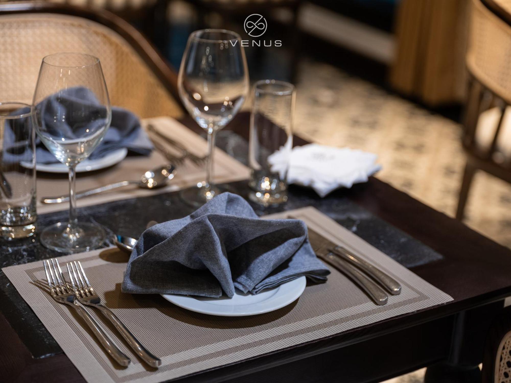 Era Halong Cruise 5*