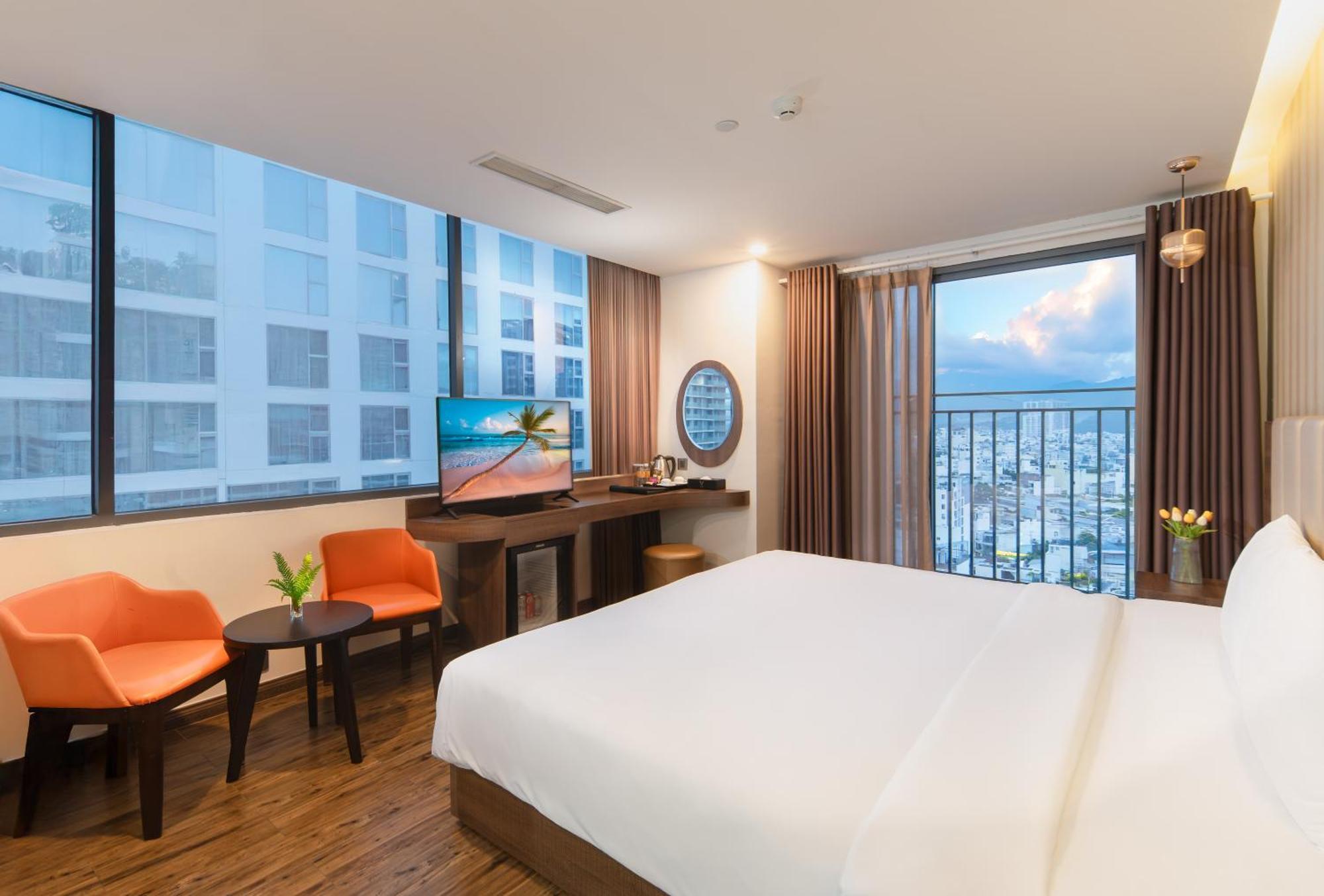 V Hotel 4*