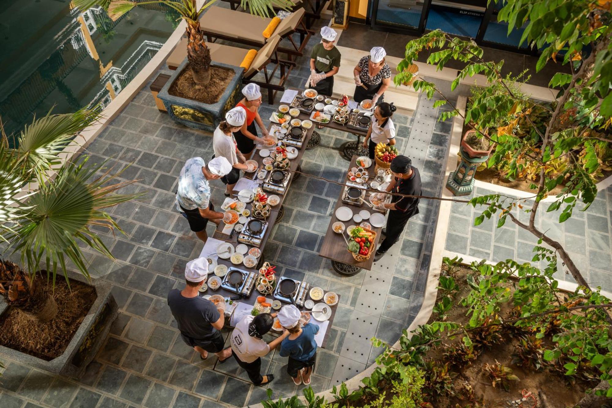 Khách sạn Babylon Riverside & 5*