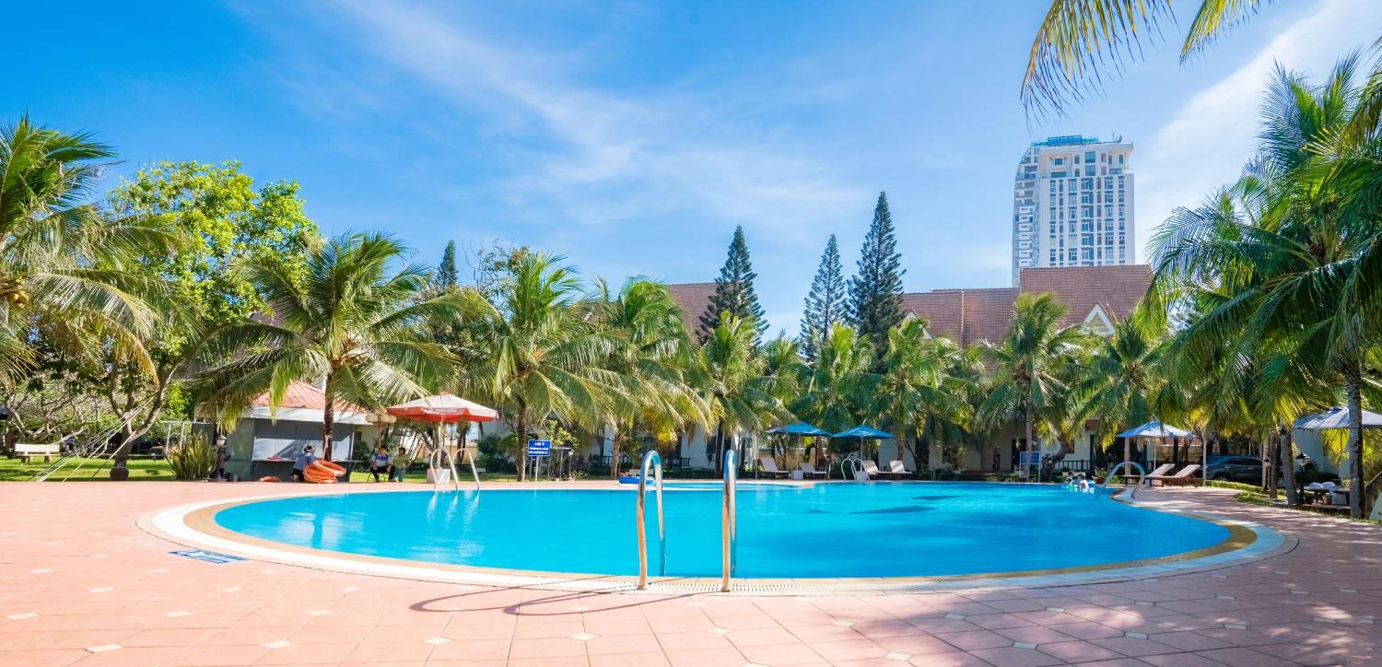 Resort Lotus & 4*