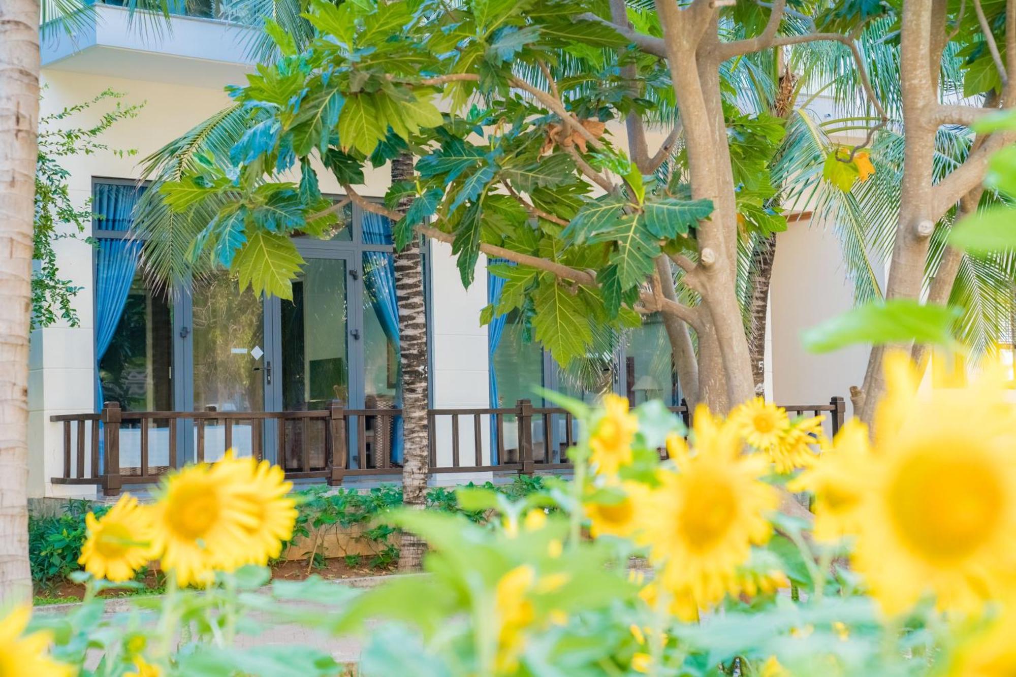 Resort Lotus & 4*