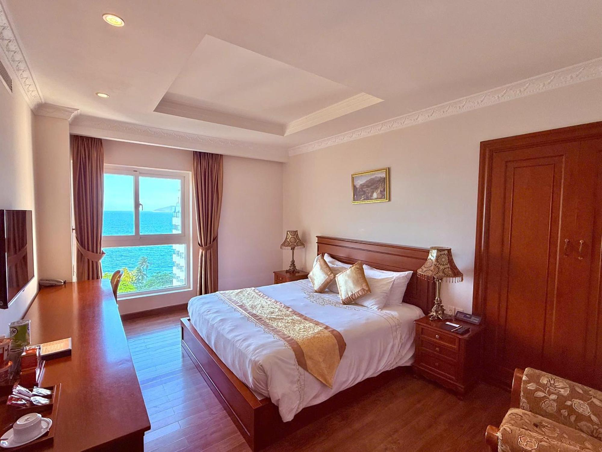 Palace 4*