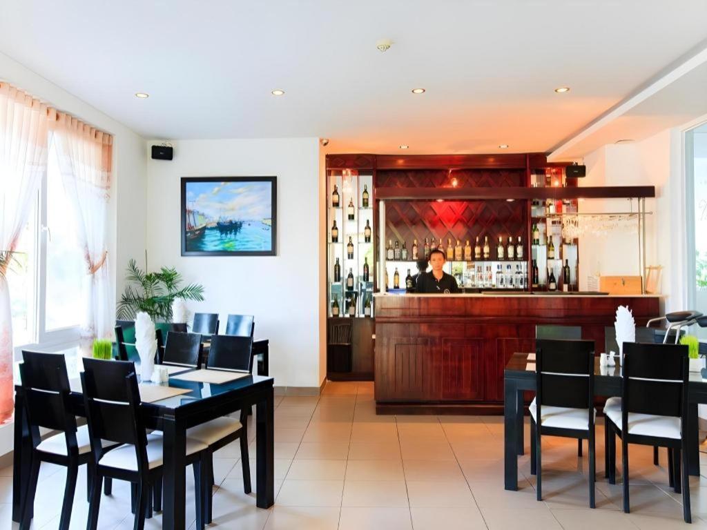 Paragon Hotel