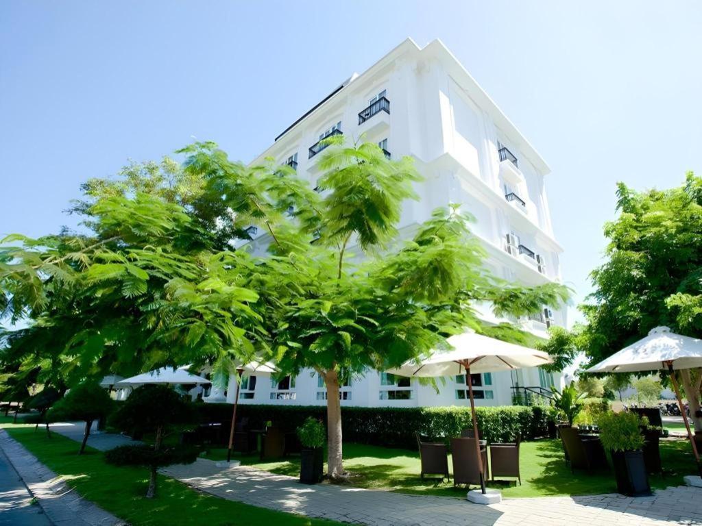 Paragon Hotel 3*