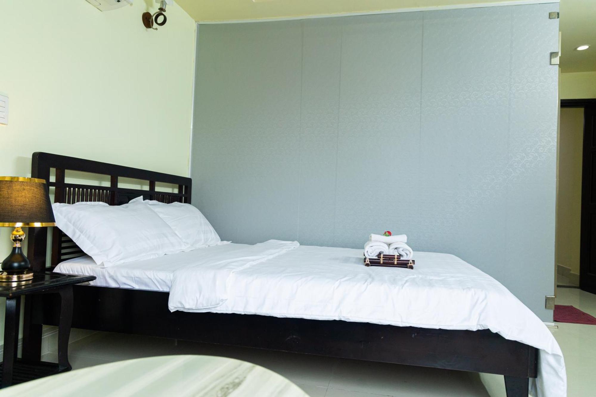Hotel Golden Uc Chau House &