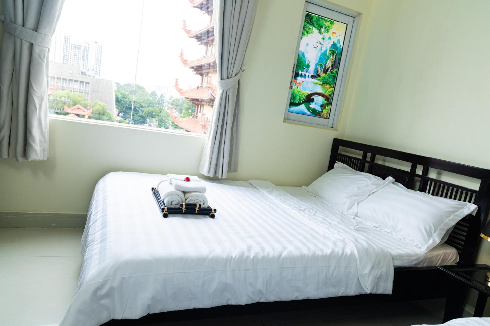 Hotel Golden Uc Chau House &