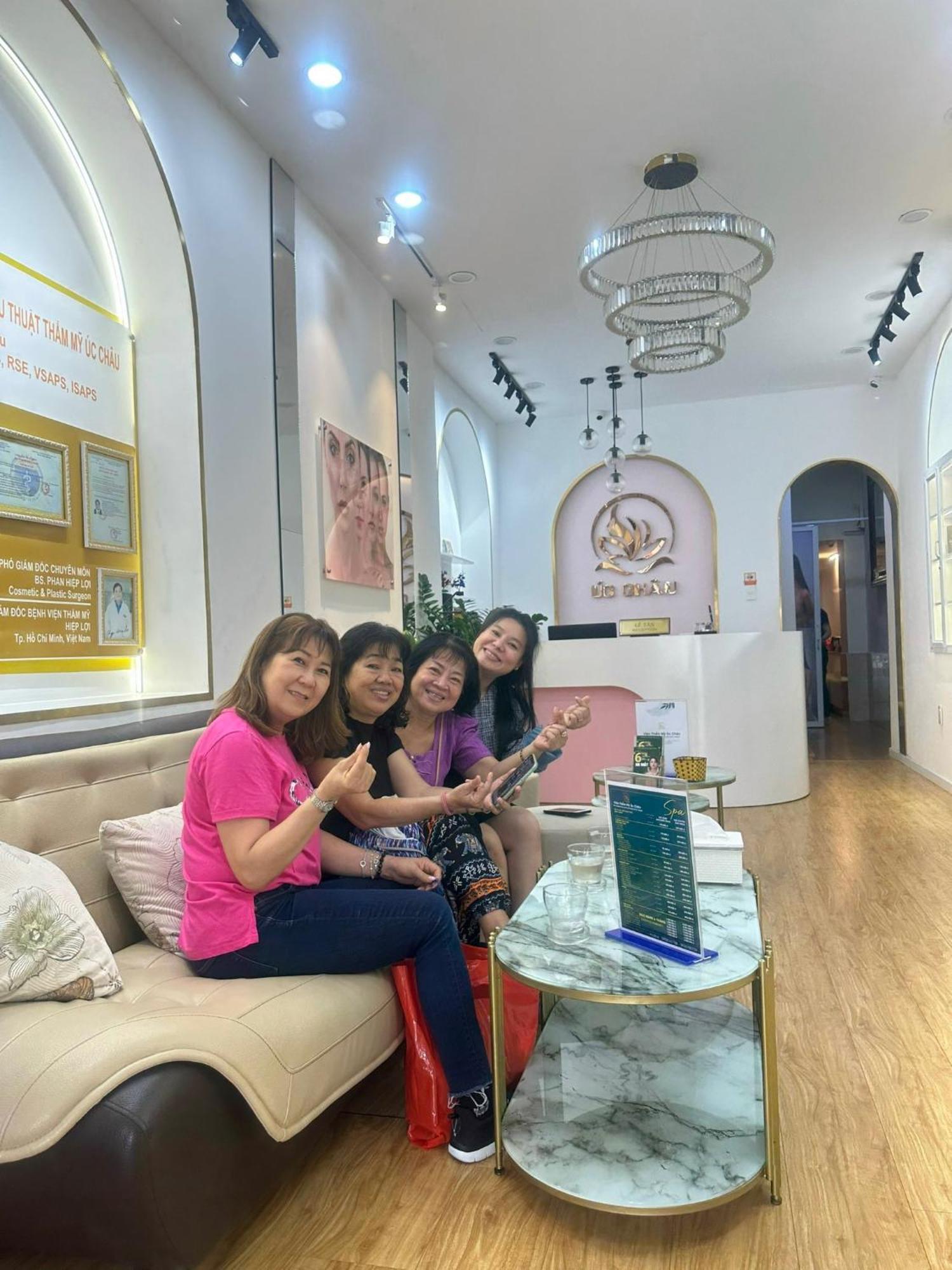 Hotel Golden Uc Chau House & 3*