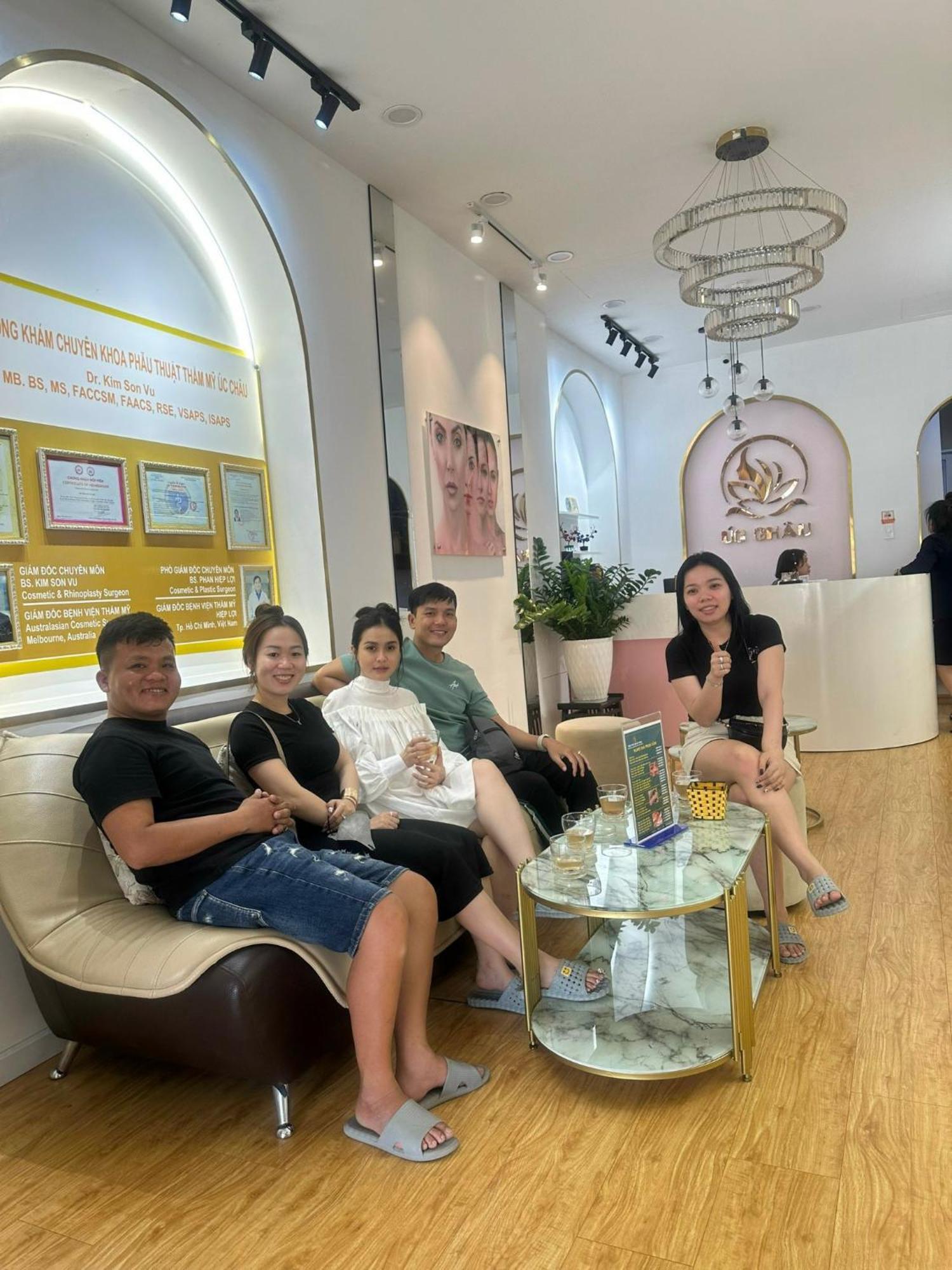 Hotel Golden Uc Chau House &