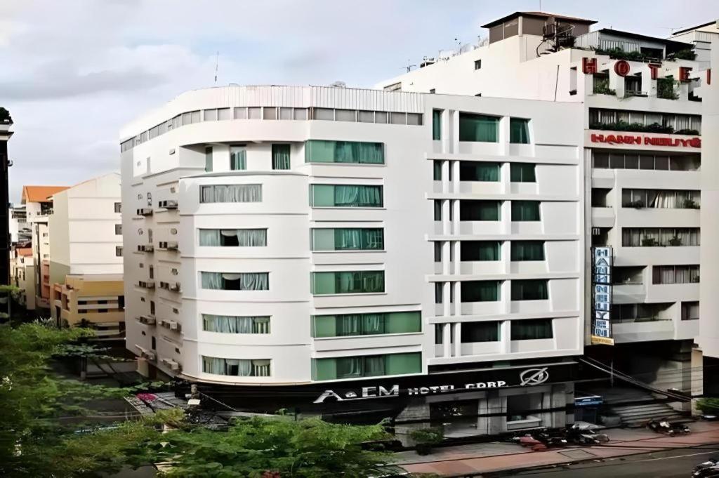 Hotel The White 8a Thai Lung Ho Chi Minh City