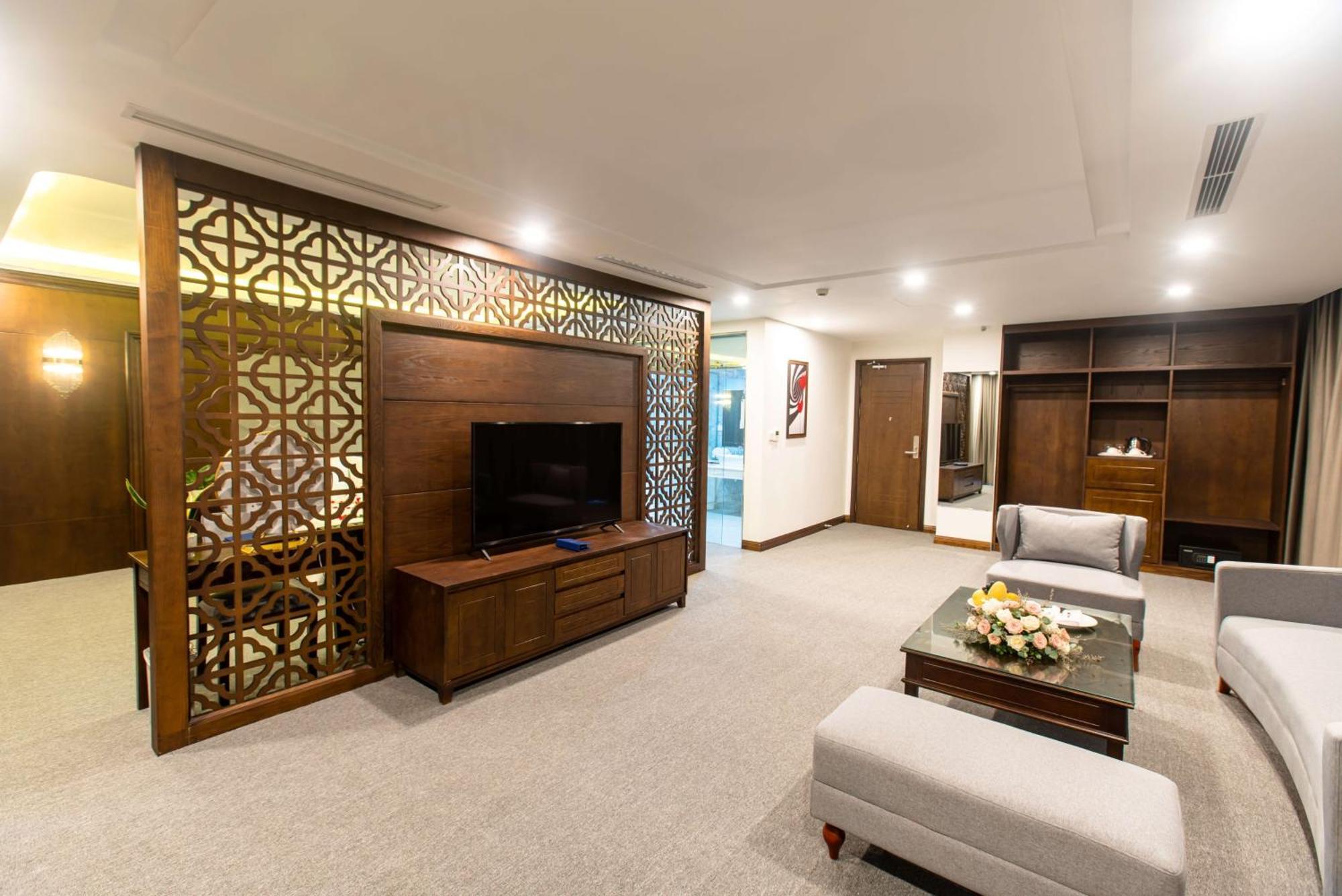 Hotel Peace Ha Long