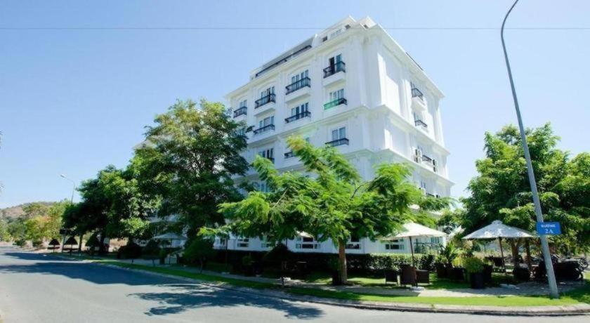 Paragon Hotel