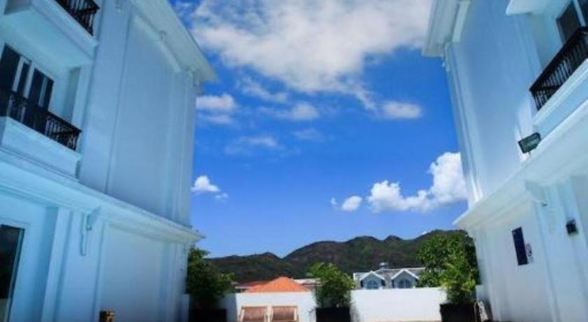 Paragon Hotel 3*