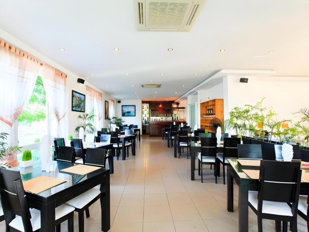 Paragon Hotel 3*