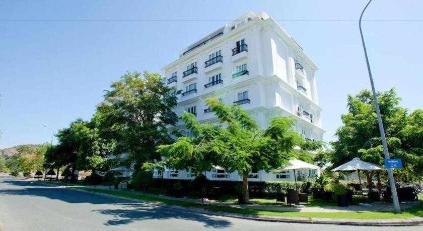 Paragon Hotel