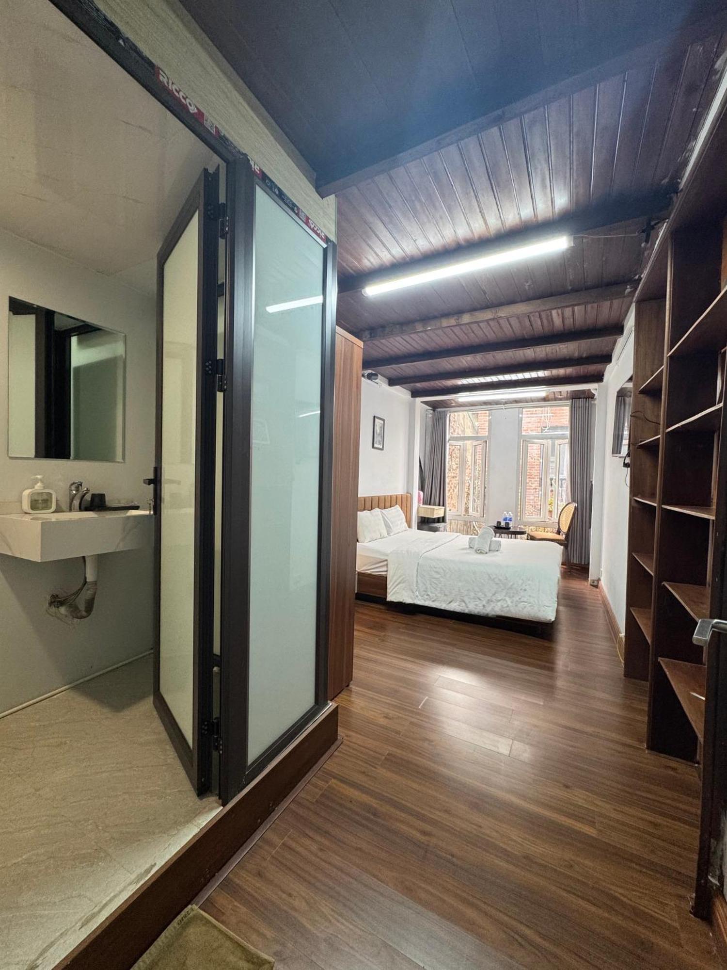 Khách sạn Center View And 3*