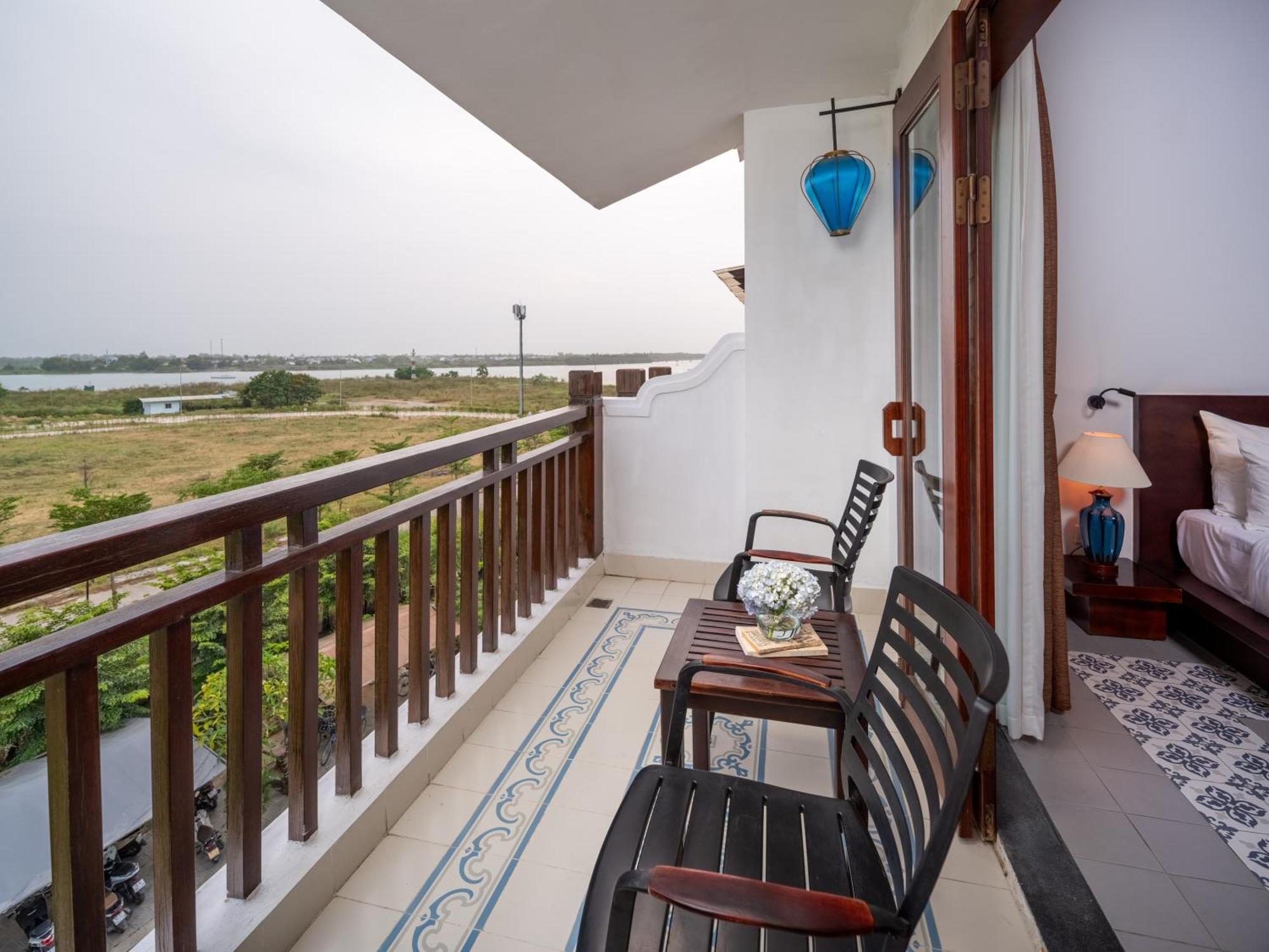Odyssey & Hotel 4*
