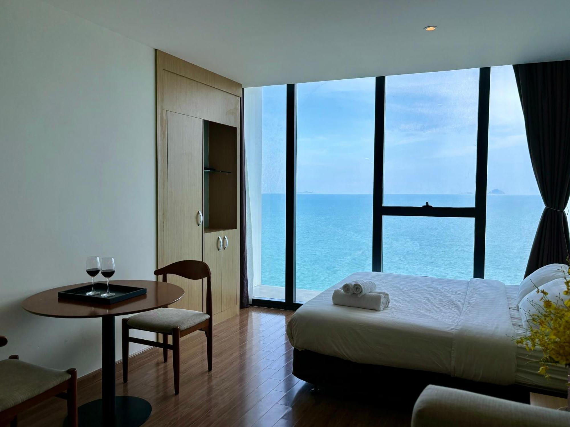 La Maison Starcity 1 Mins Walk To