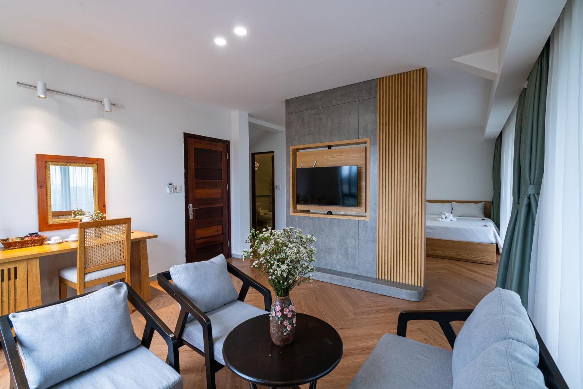 Palm Riverside Boutique Hotel 4*