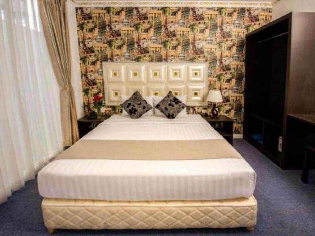 Golden Crown Saigon Hotel