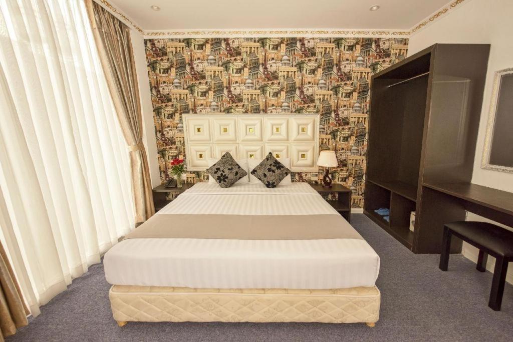 Golden Crown Saigon Hotel 3*