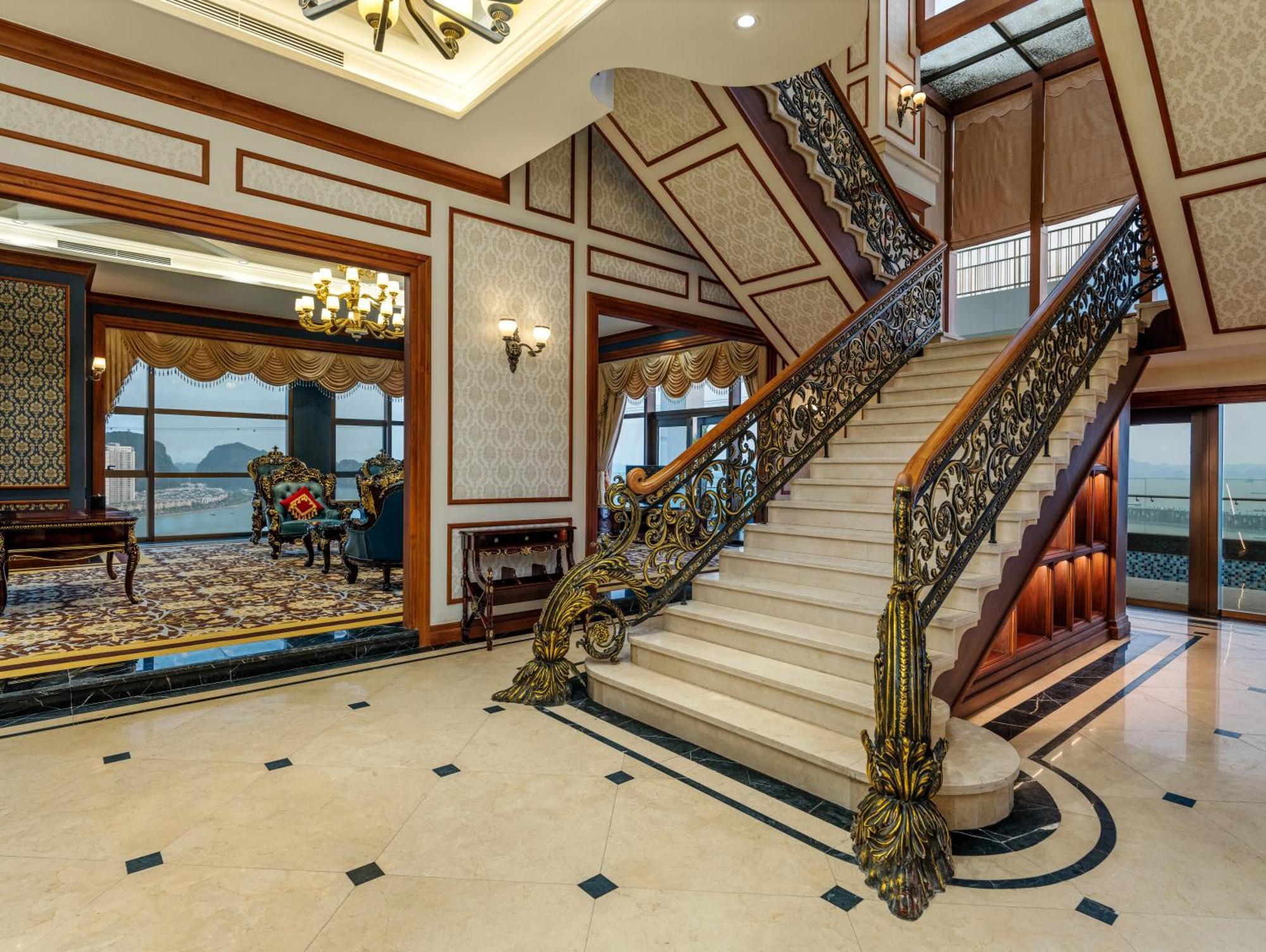 Wyndham Legend Halong 5*