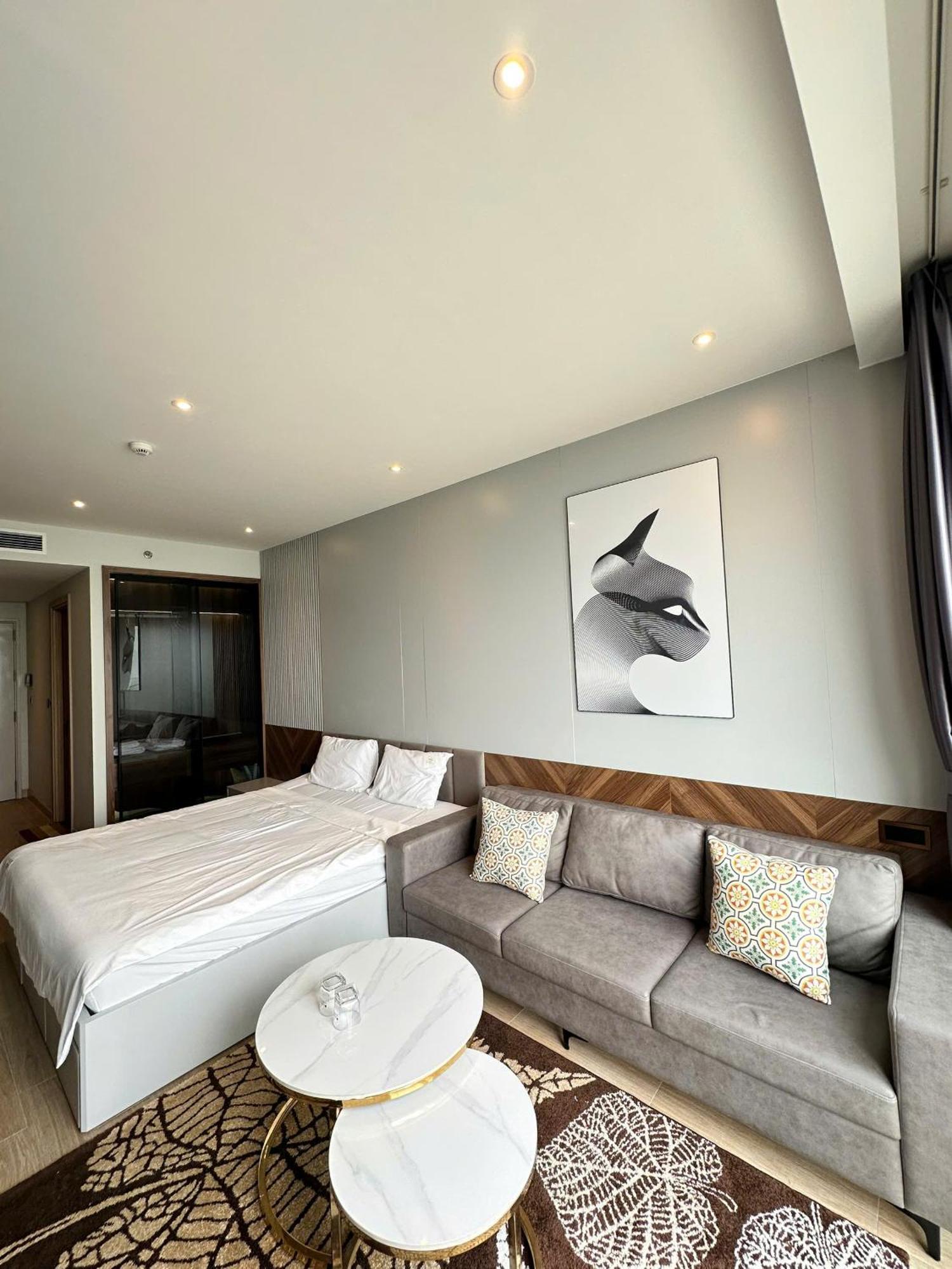 Comzy Apartment *