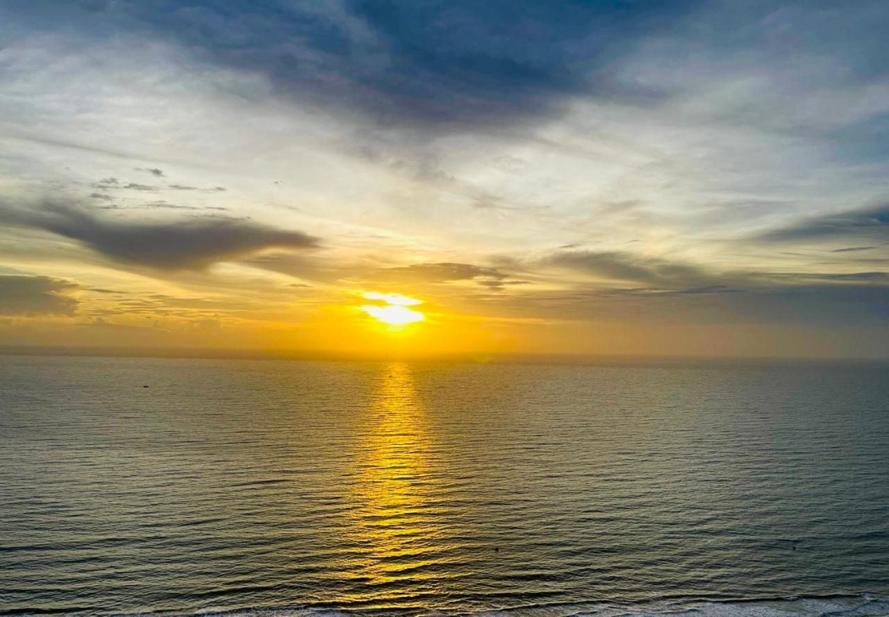 Aparthotel 1br Direct Seaview - 5 Mins To The - Infinity Pool - Apec Mui Ne