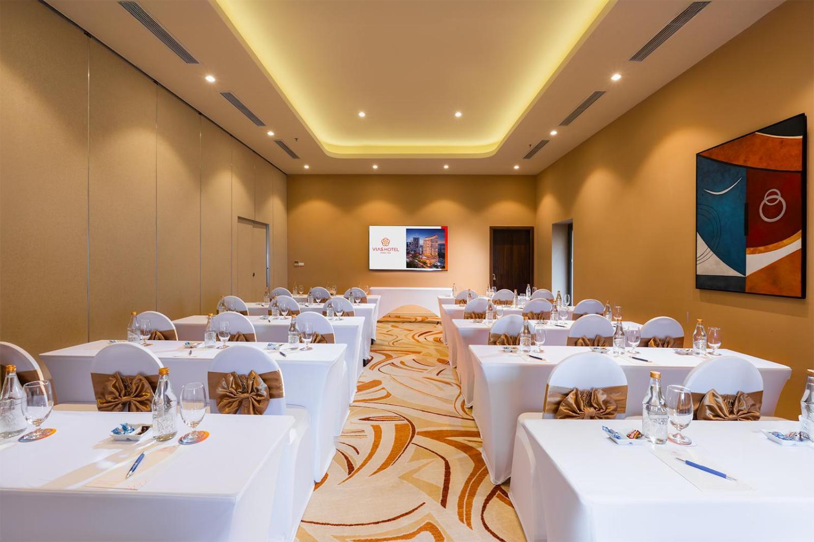 Hotel Vias - Transportation Included 5*
