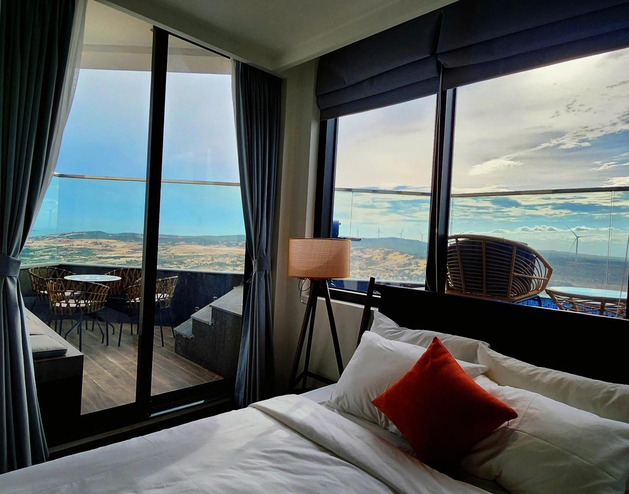 Mandala Oceanfront Driftwood Hotel