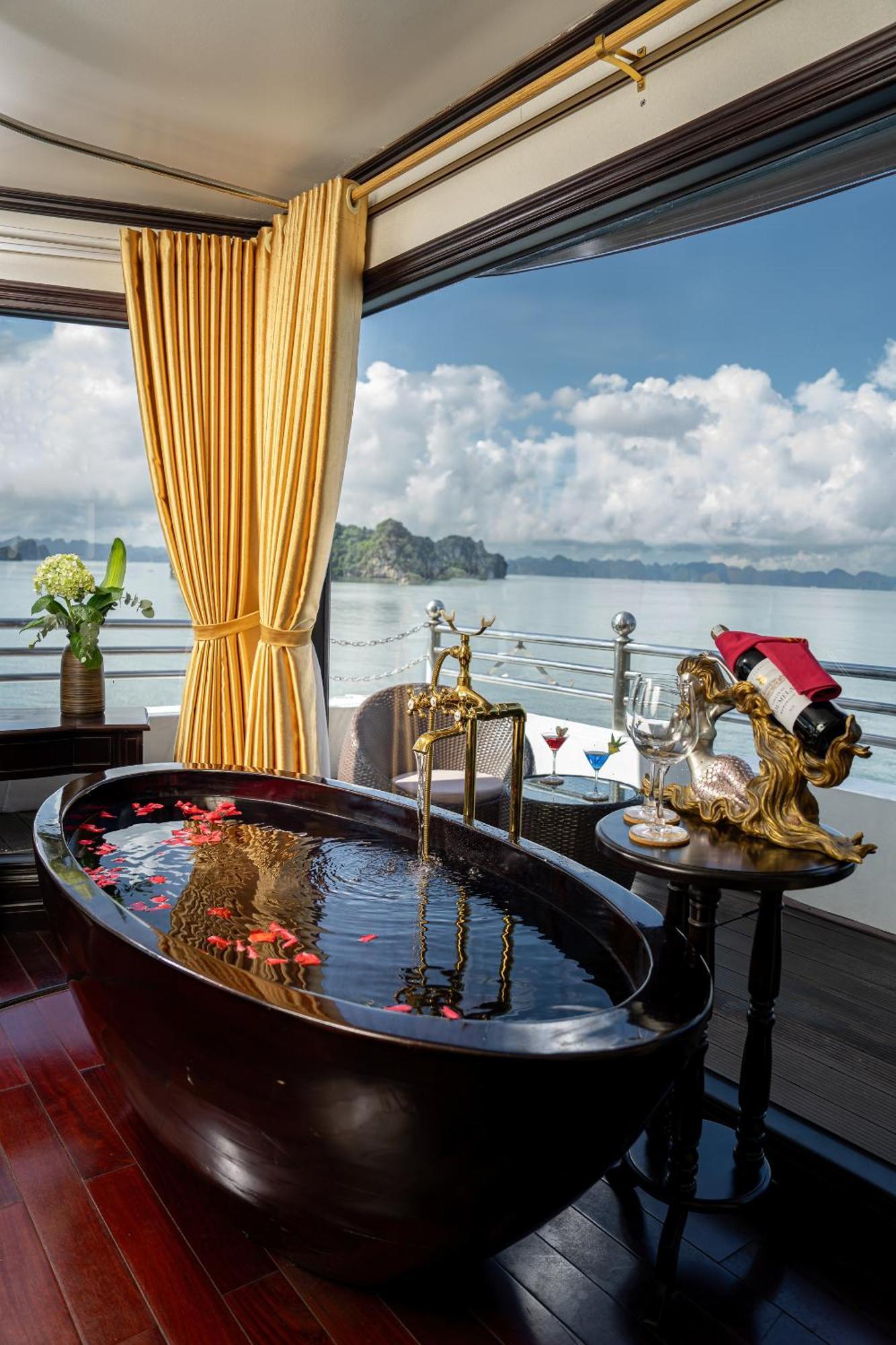 Athena Royal Cruise - Luxury In Halong Bay 