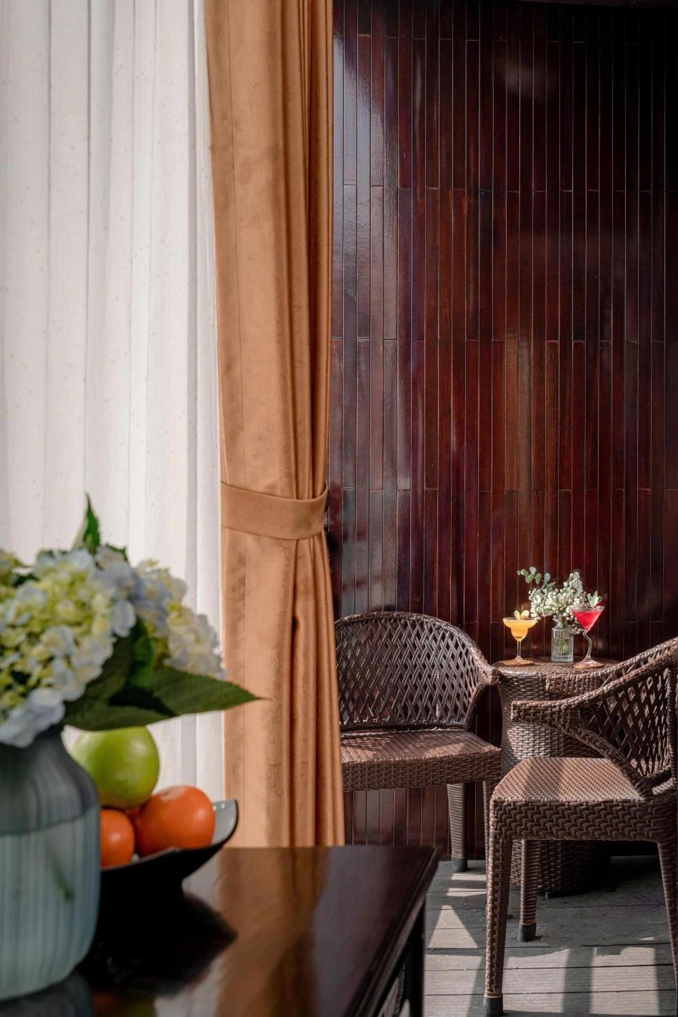  Athena Royal Cruise - Luxury In Halong Bay 5*