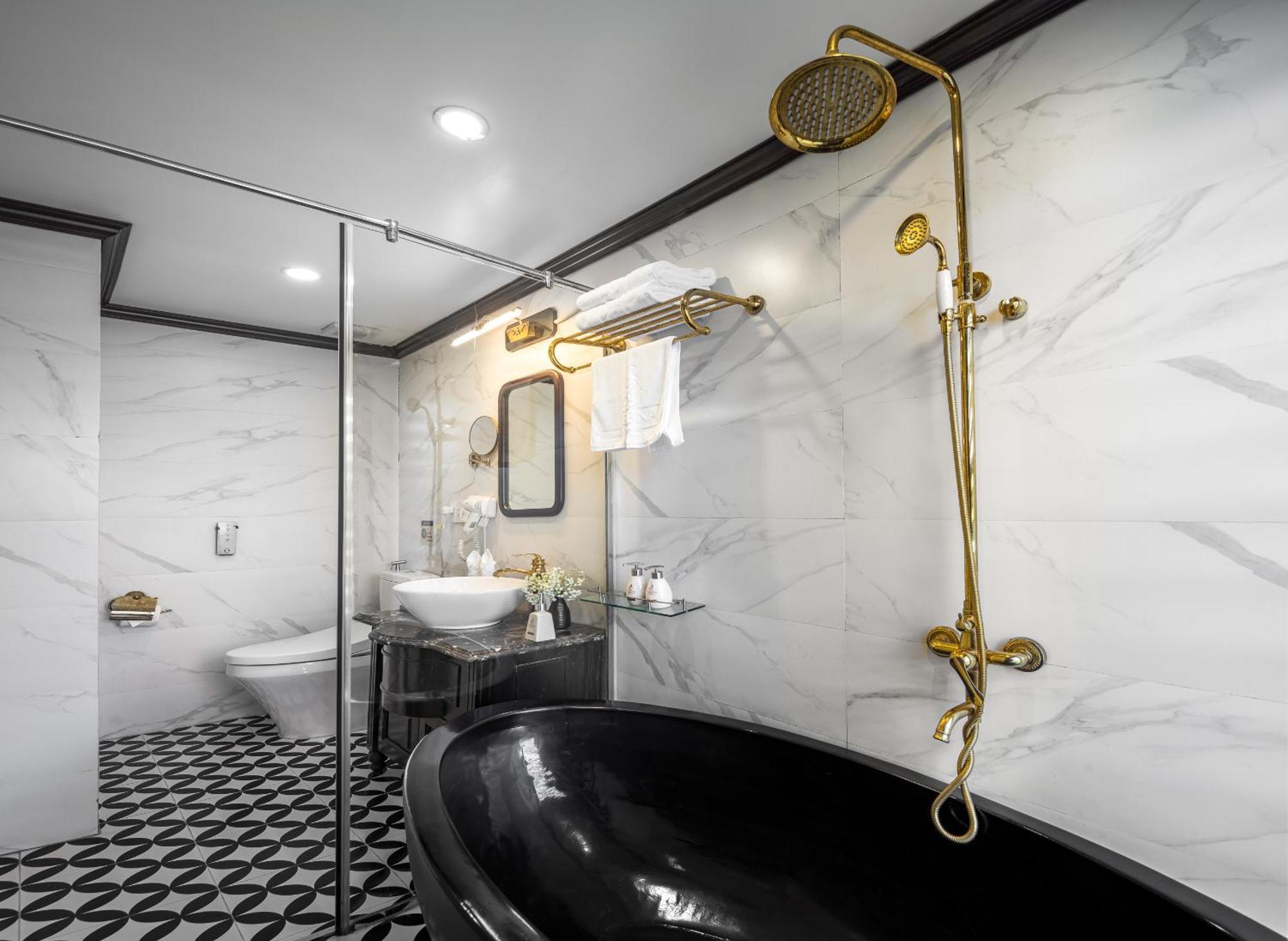  Du Thuyền Athena Royal 5*