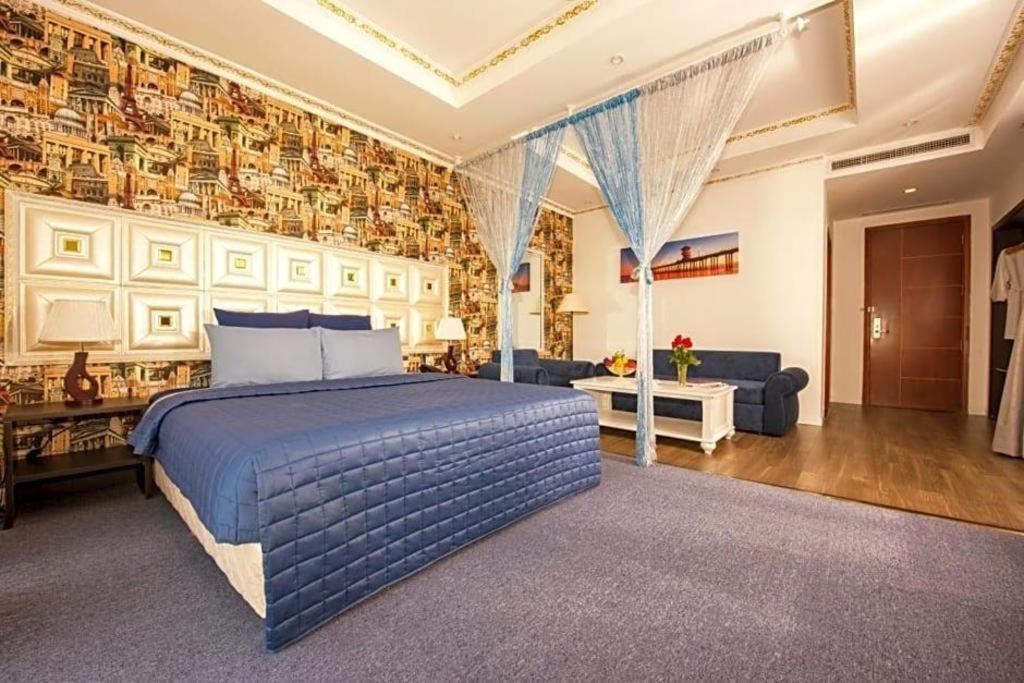 Golden Crown Saigon Hotel
