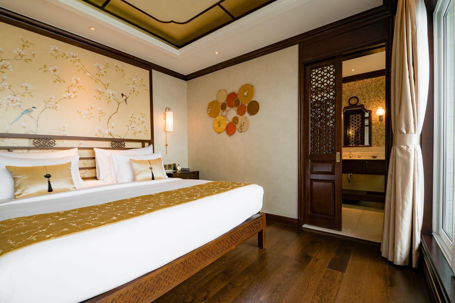 Heritage Line Ginger Cruise - Halong Bay & Lan Ha Bay 