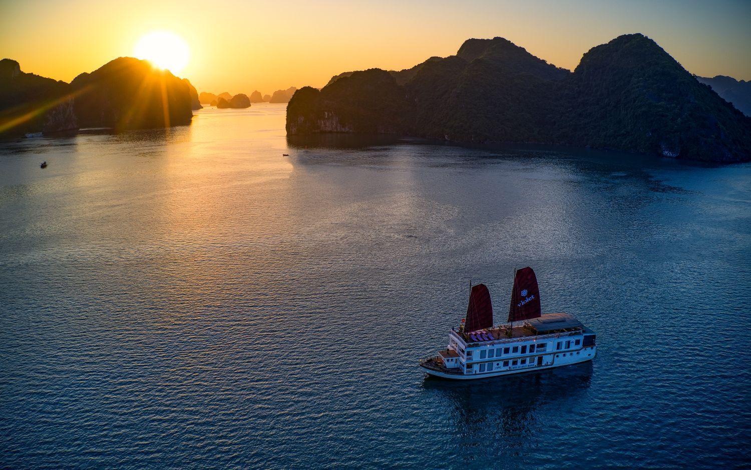  Heritage Line Violet Cruise - Halong Bay & Lan Ha Bay 5*
