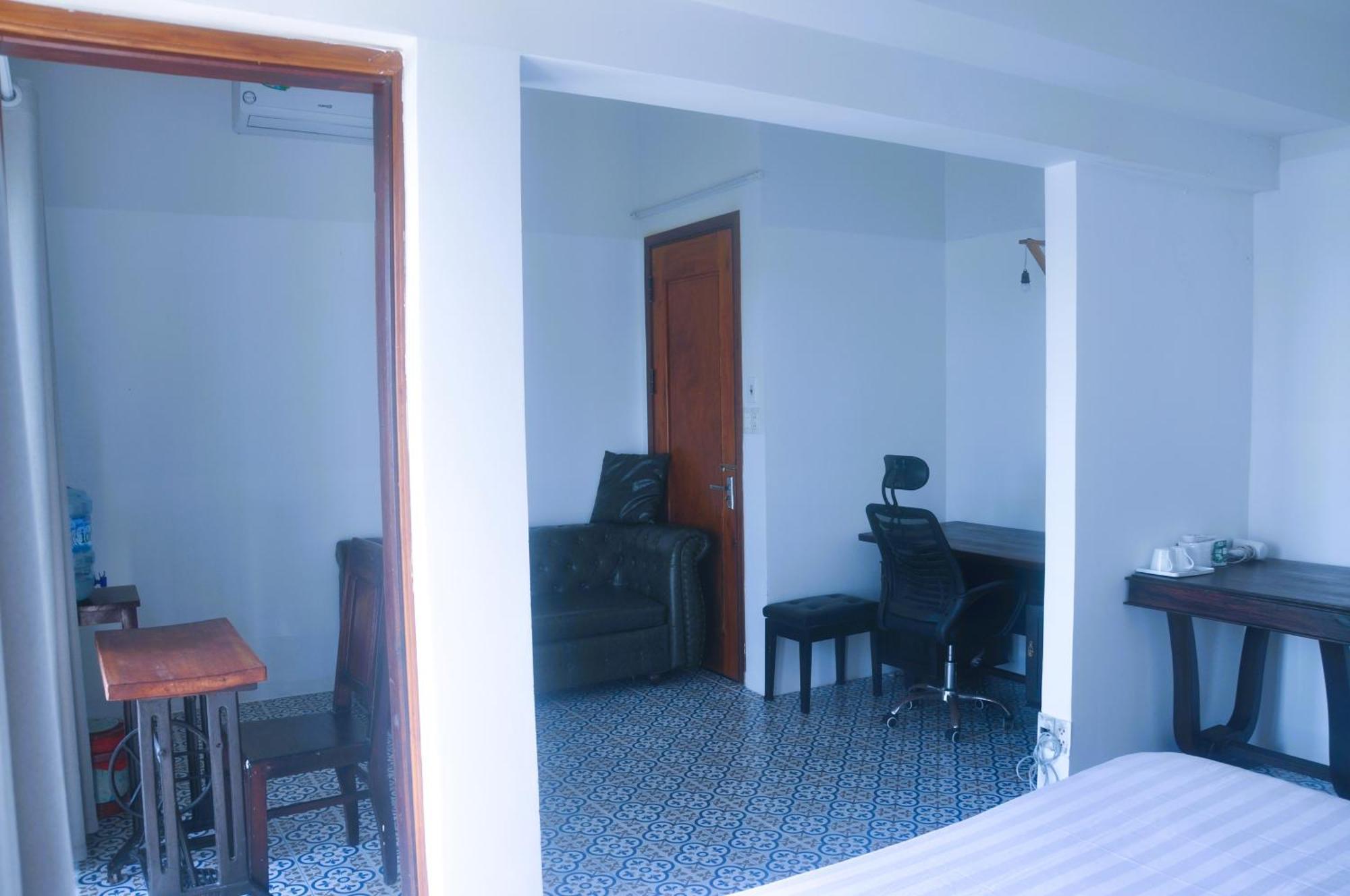 Hotel Autumn Bay Retreat