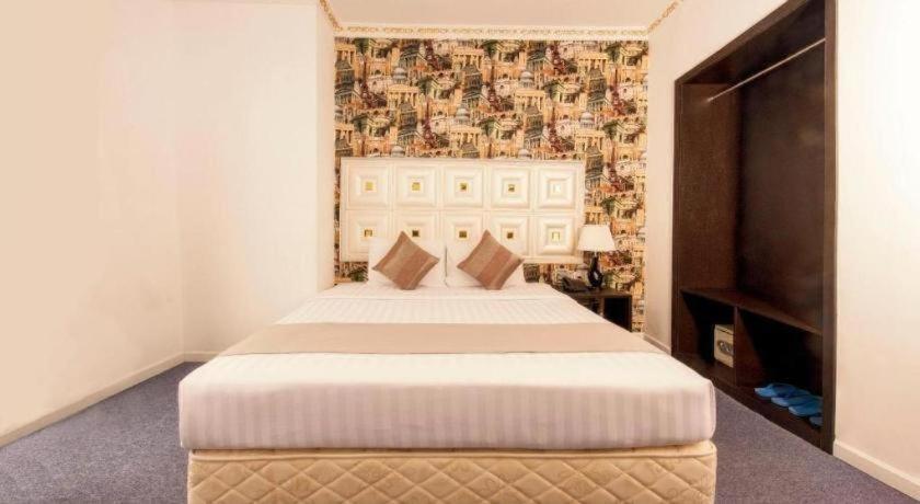 Golden Crown Saigon Hotel