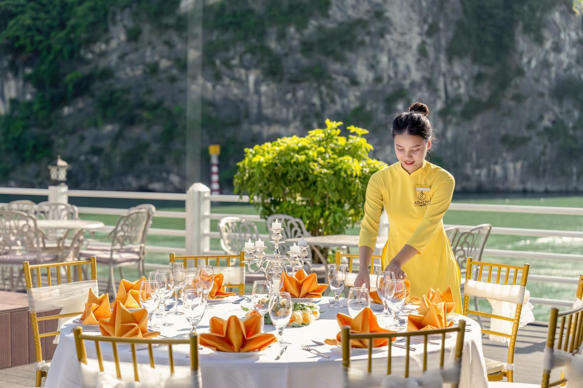 Du Thuyền Athena Royal  5*