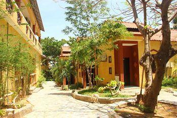 Nang Hon Rom Hotel 3*