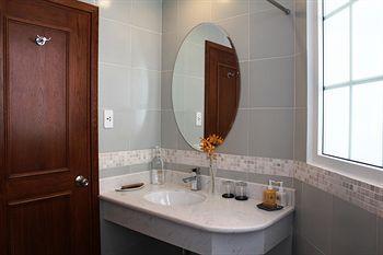 Pavillon Garden Hotel 3*