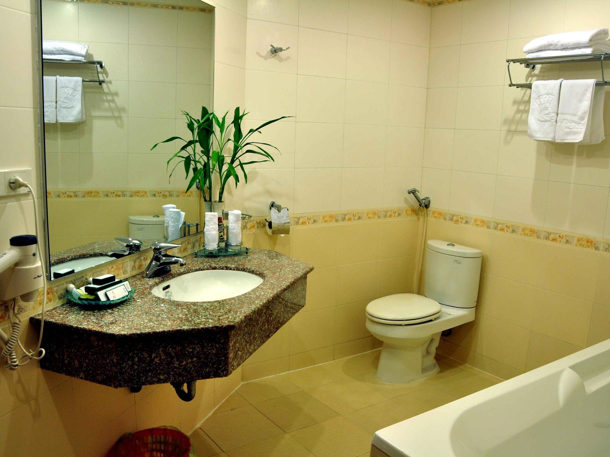 Crown Hotel Ha Long