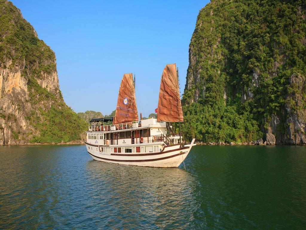 Garden Bay Luxury Cruise 