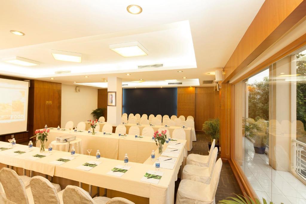Liberty Saigon Parkview Hotel 3*