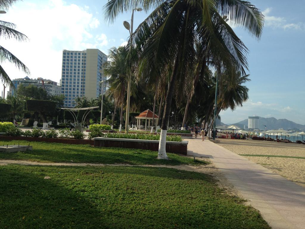 - Unit 3706 Căn hộ