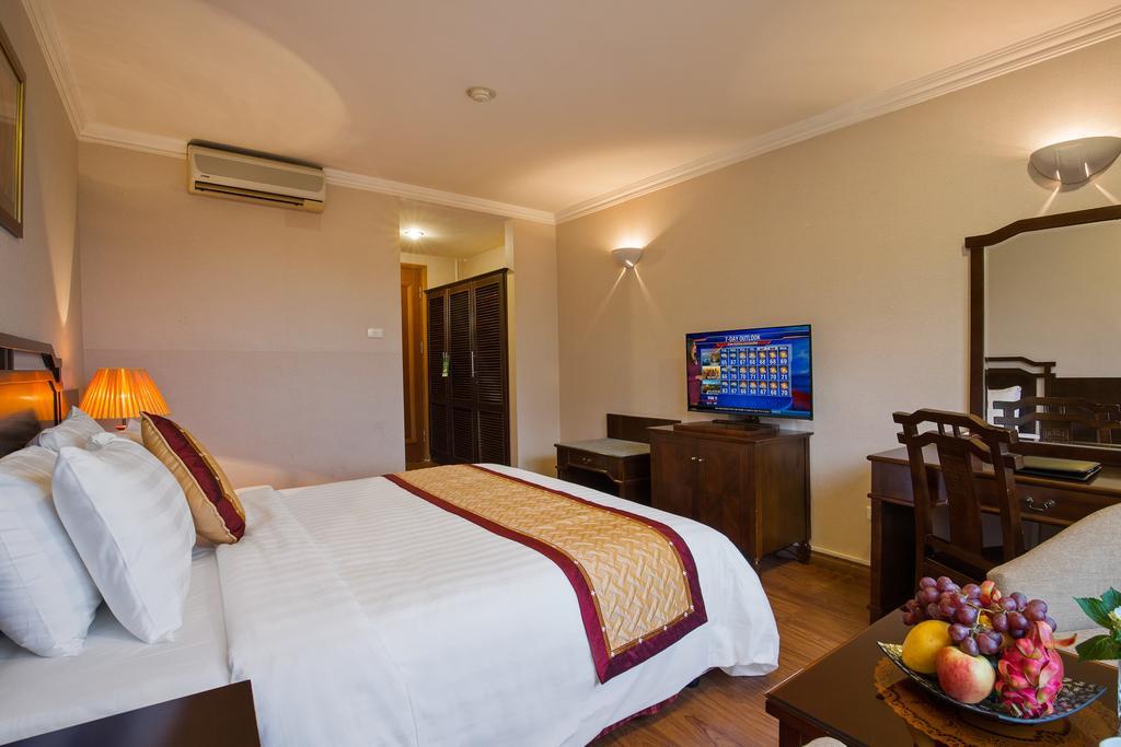 Khách sạn Halong Pearl