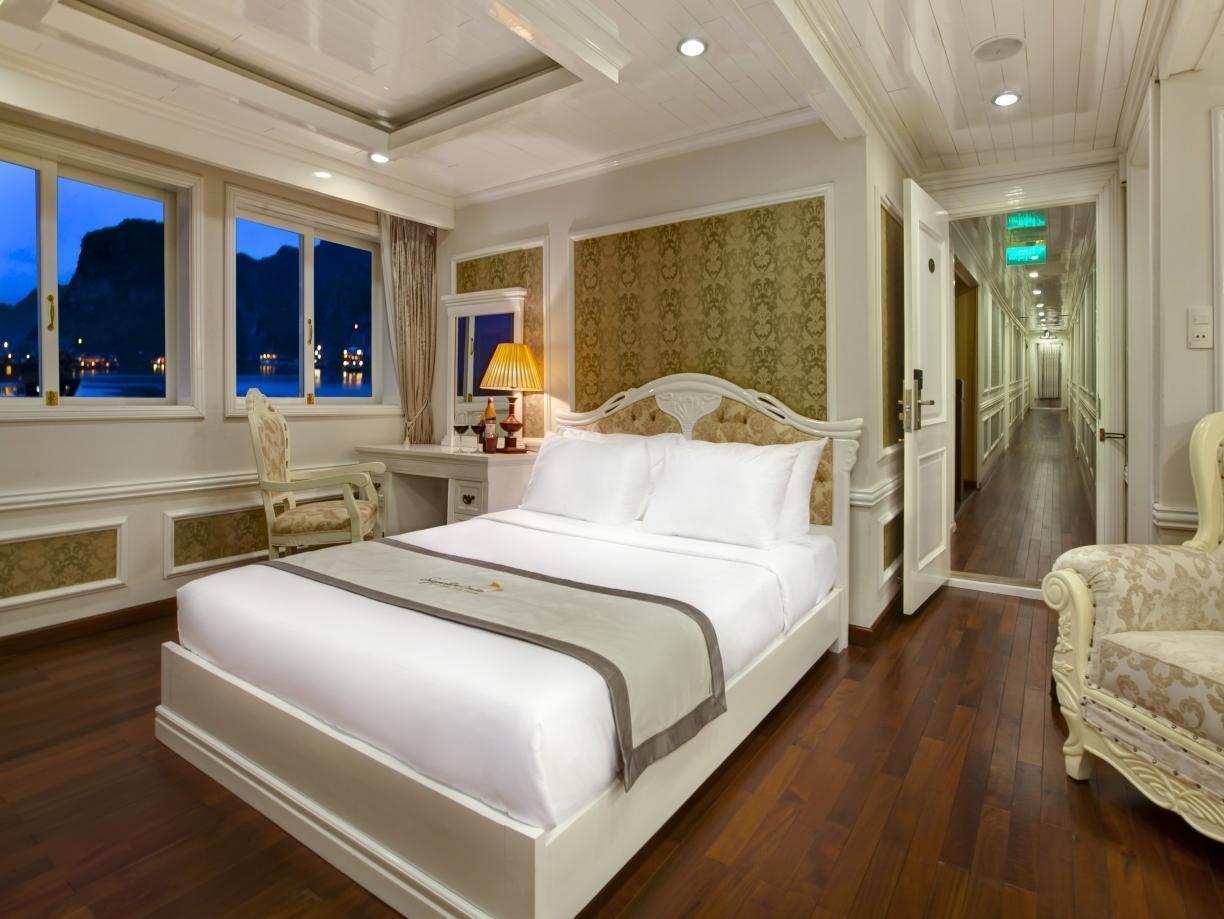 Signature Halong Cruise 5* Hạ Long