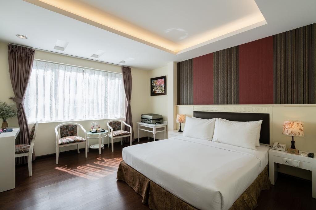 Asian Ruby Center Point & 3*