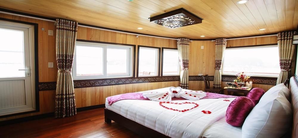 Cristina Diamond Cruise  Ha Long