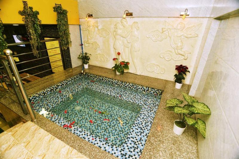 Boss Palace Khách sạn 3*
